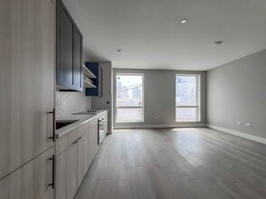1211 N Clark St in Chicago, IL - Building Photo - Building Photo