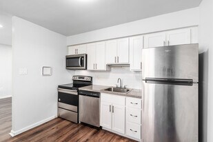 Alexander Arms Apartments in Drexel Hill, PA - Building Photo