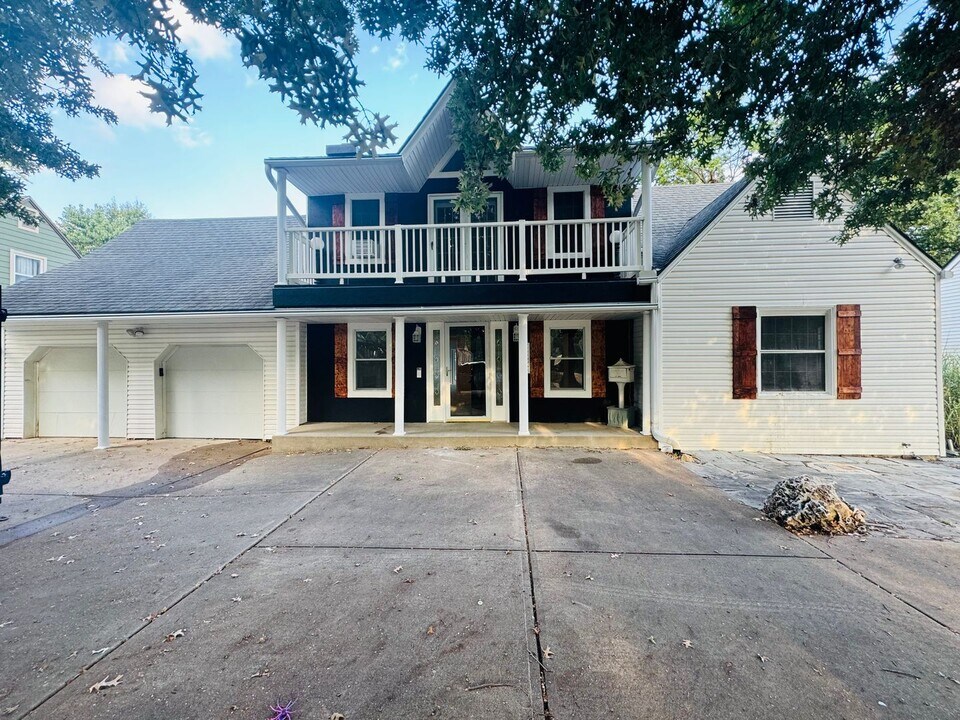 5543 Granada Ln in Mission, KS - Building Photo