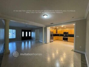 10840 SW 32nd St in Miami, FL - Foto de edificio - Building Photo