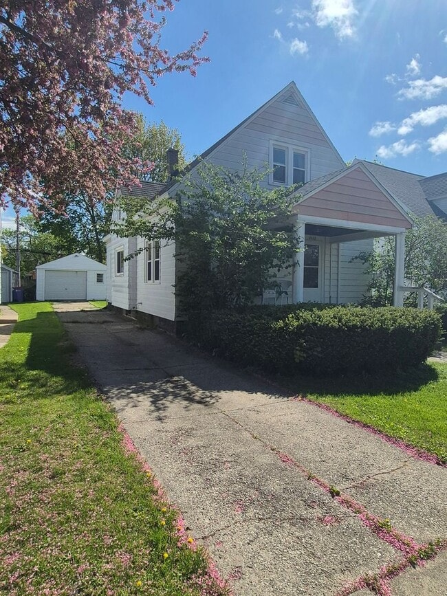 1112 California St NW in Grand Rapids, MI - Building Photo - Building Photo