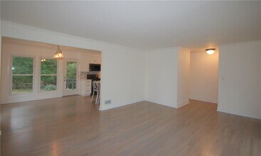 891 Port Dr in Mamaroneck, NY - Foto de edificio - Building Photo