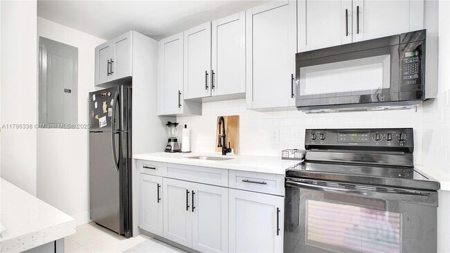 1750 NE 144th St, Unit 2 in North Miami, FL - Foto de edificio - Building Photo