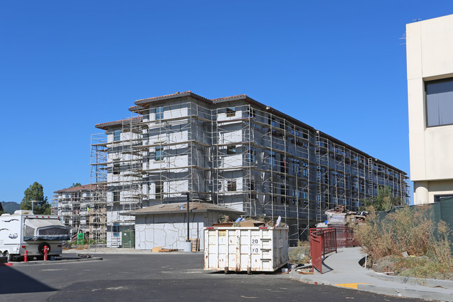 Anton Hacienda - Phase II in Pleasanton, CA - Foto de edificio - Building Photo