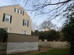 31 Bayside Ave in Newport, RI - Building Photo - Building Photo