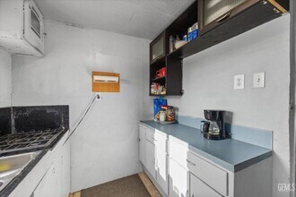 504 S Brown St-Unit -504 1/2 S. Brown St in Bakersfield, CA - Foto de edificio - Building Photo