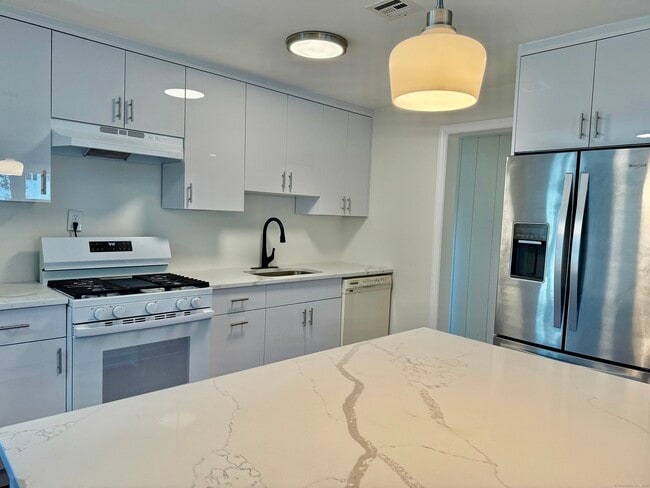 194 Courtland Ave in Stamford, CT - Building Photo - Building Photo