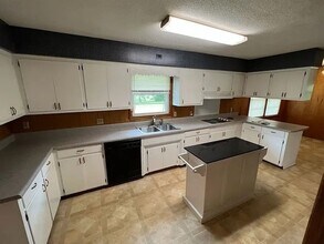 3609 Sherwood Dr in Spartanburg, SC - Building Photo - Building Photo