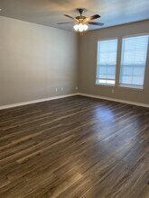 7627 Stonehollow in Temple, TX - Foto de edificio - Building Photo