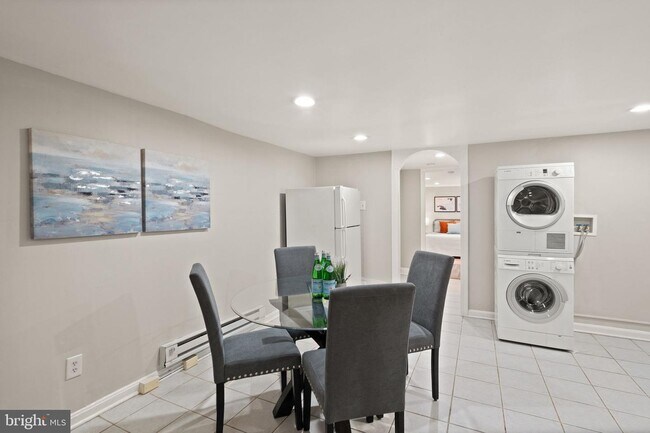 1629 Irving St NW, Unit B in Washington, DC - Building Photo - Building Photo