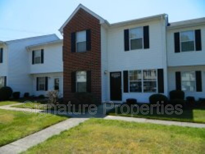 3437 Clover Meadow Dr in Chesapeake, VA - Building Photo