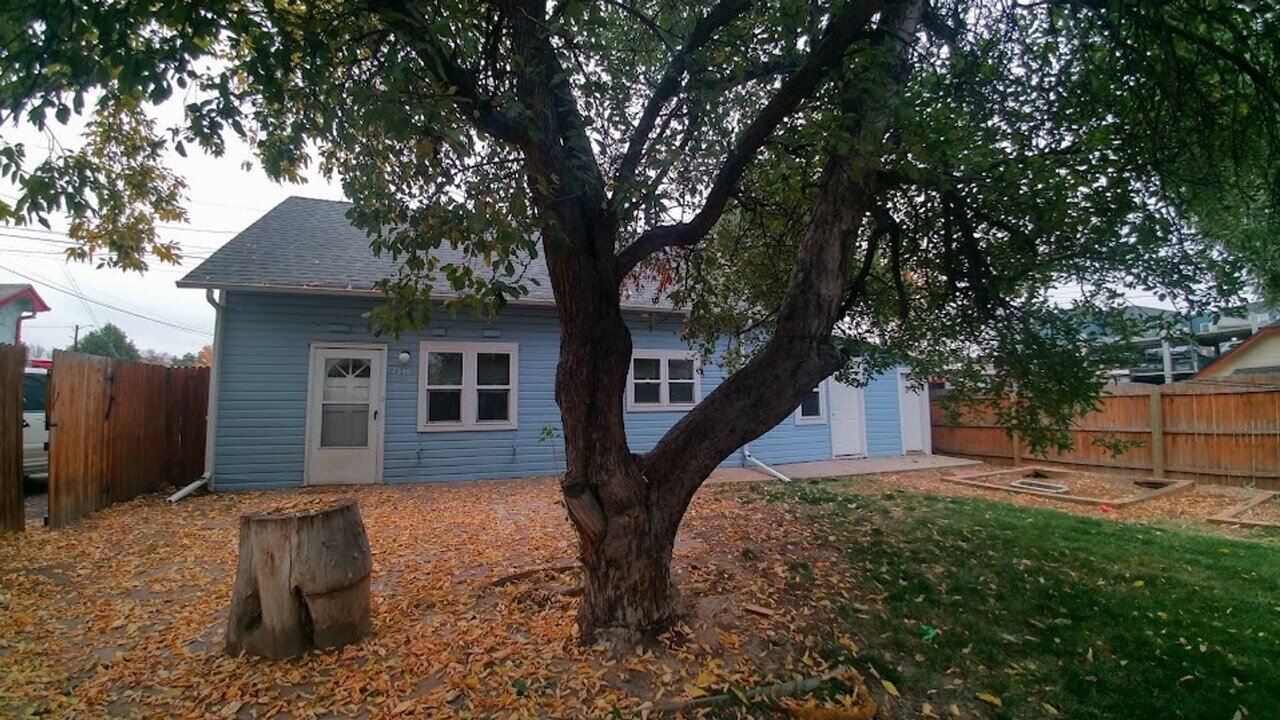 734 Coffman St-Unit -1/2 in Longmont, CO - Building Photo