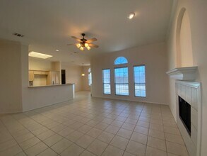 15810 Vincent Dr in Corpus Christi, TX - Foto de edificio - Building Photo