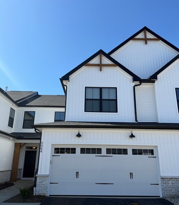 5484 Fawnsbury Ct in Powell, OH - Building Photo
