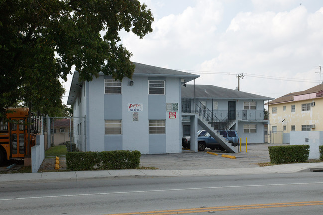 120 W 9th St in Hialeah, FL - Building Photo - Building Photo