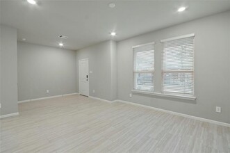 3101 Strawberry Farm Ln in Fort Worth, TX - Foto de edificio - Building Photo