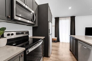 53 Chippewa Ave in Ottawa, ON - Building Photo