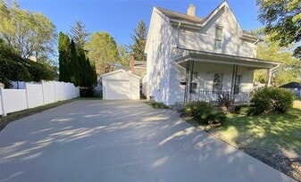 402 Elizabeth St in Owosso, MI - Building Photo