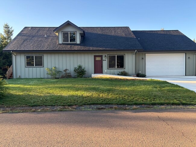 property at 658 SW Cedar St