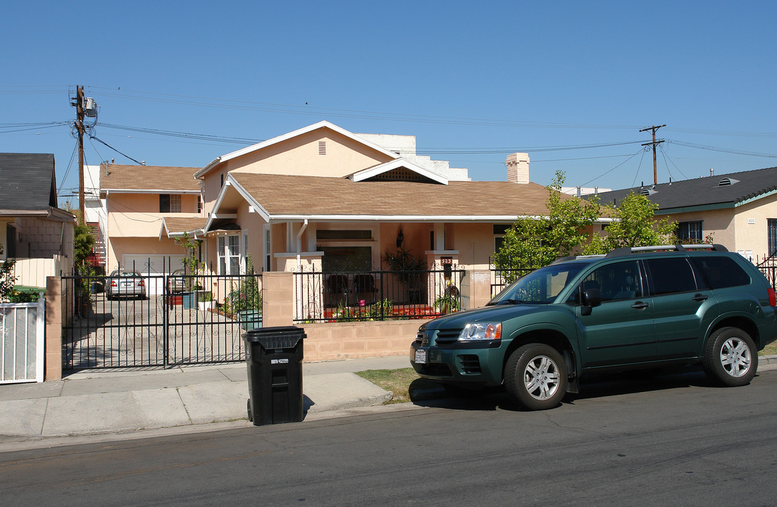 523 N Oxford Ave in Los Angeles, CA - Building Photo