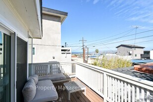 4522 Niagara Ave in San Diego, CA - Building Photo