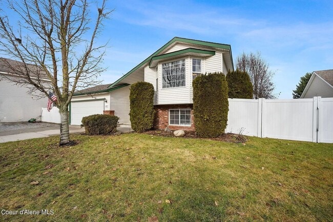 property at 2937 W Strawberry Ln