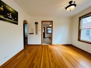 5504 W Sunnyside Ave in Chicago, IL - Building Photo - Building Photo