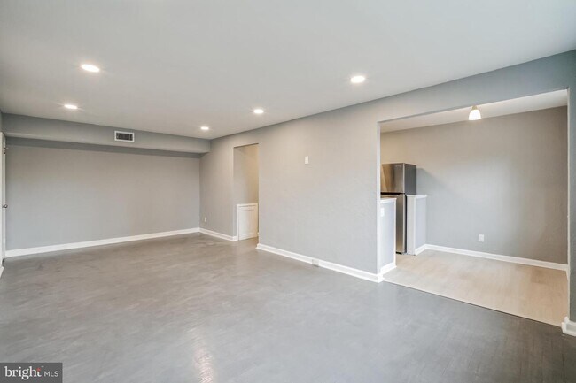 2137 BRYN MAWR Ave-Unit -3F in Philadelphia, PA - Building Photo - Building Photo