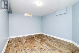 33 Lipton Crescent in Whitby, ON - Building Photo - Building Photo