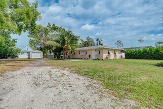 3069 Woodside Ave in Naples, FL - Building Photo - Building Photo
