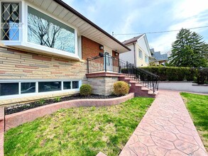 34 Doddington Dr in Toronto, ON - Building Photo - Building Photo