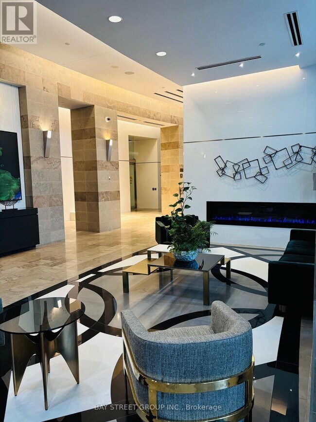 2181-2181 Yonge St in Toronto, ON - Building Photo - Building Photo