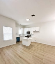 9705 Garcroft St in Houston, TX - Foto de edificio - Building Photo