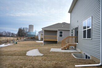 2425 SE Fox Valley Dr in West Des Moines, IA - Building Photo - Building Photo