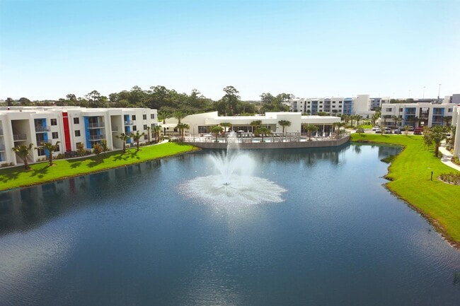 New EDGE Collection in Daytona Beach, FL - Foto de edificio - Building Photo
