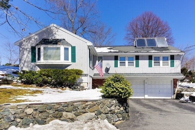 39 Locust St in Burlington, MA - Building Photo - Building Photo