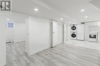 4765 2nd Ave in Niagara Falls, ON - Building Photo - Building Photo