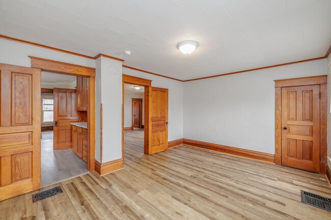 132 W 14th Ave in Oshkosh, WI - Building Photo - Building Photo