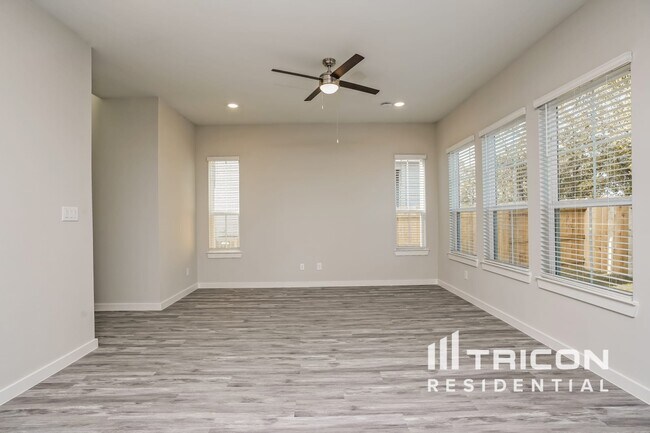 9835 Willow Creek Commerce Dr in Tomball, TX - Building Photo - Building Photo