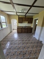 402 Holly St in Iron River, MI - Building Photo