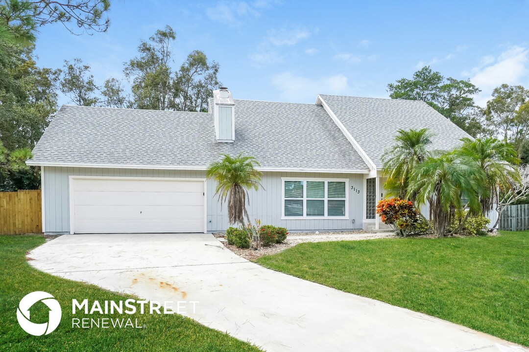 3113 SE Quanset Cir in Stuart, FL - Building Photo