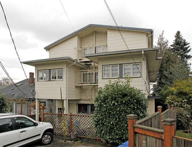 5703 N.E. 18th Ave in Seattle, WA - Building Photo - Building Photo