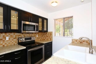 93 N Cooper Rd in Chandler, AZ - Building Photo - Building Photo