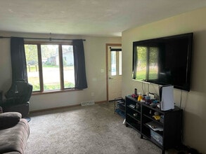 3242 Larry Dr in Plover, WI - Building Photo - Building Photo