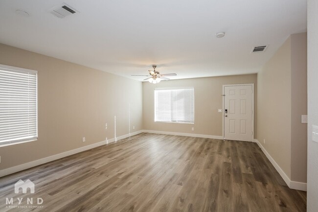 2704 Exulted Valley Ave, Unit 713 in North Las Vegas, NV - Foto de edificio - Building Photo