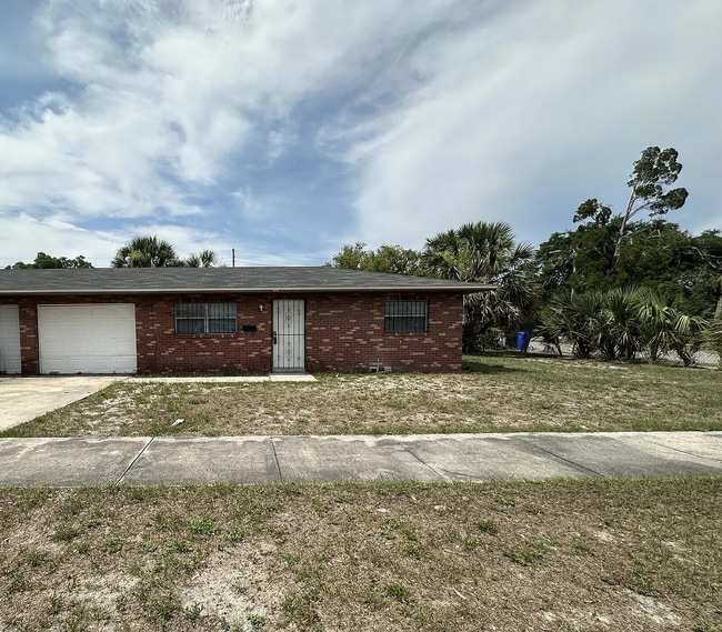 property at 303 W Myrtle St