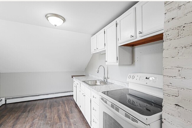 34 Worcester Rd-Unit -Unit 3 in Charlton, MA - Building Photo - Building Photo
