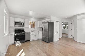 111 Everett St in Moorpark, CA - Building Photo - Building Photo