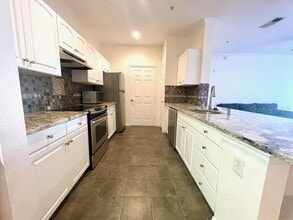 860 N Orange Ave in Orlando, FL - Building Photo - Building Photo