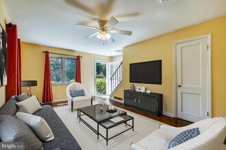 5810 Fifer Dr in Alexandria, VA - Building Photo - Building Photo